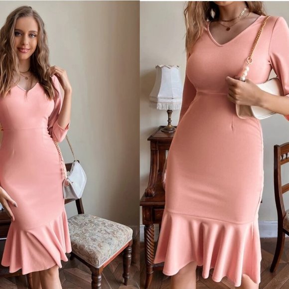 ⭐️ NEW! Size 6 V Neck Mermaid Hem Fitted Dress - Picture 2 of 2